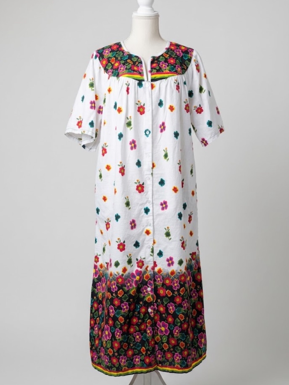 Expressions White Floral Cotton House Dress Muumuu Medium Pocket Lounger
